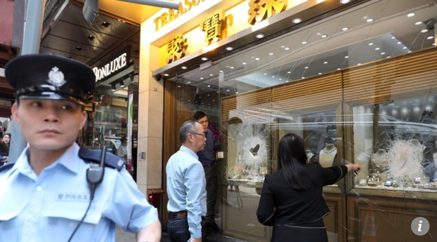 Hong Kong: So trang suc tri gia 18 trieu HKD boc hoi ngay giua ban ngay