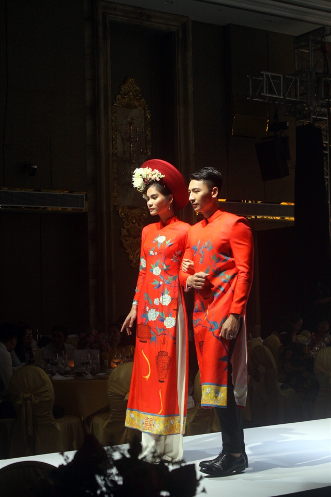 Ao dai Viet se con di xa hon