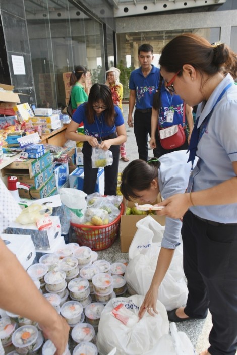 Co.op Food tiếp tục hỗ trợ cư dân Carina sau vụ hỏa hoạn