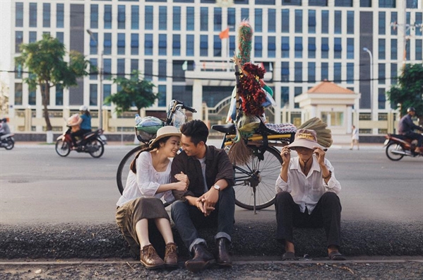 Bo anh day cam xuc, em dem nhu mot ban tinh ca cua cap doi yeu nhau tu cai nhin dau tien