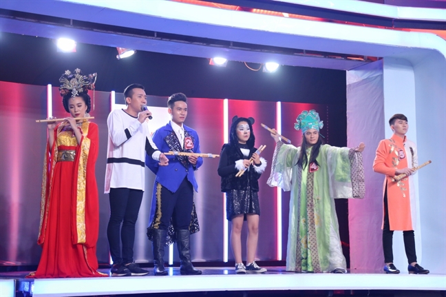 Hoai Linh, Viet Huong tran tro khi tro lai gameshow