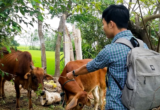 'Phu phep' bo giong chinh sach ve tay gia dinh can bo xa roi vao... lo mo