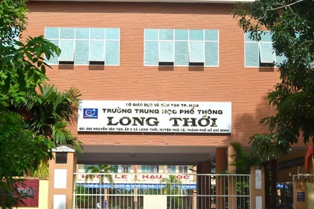 Nu sinh bat khoc vi co giao lanh lung: Do So GD-DT va Hieu truong dung tung!