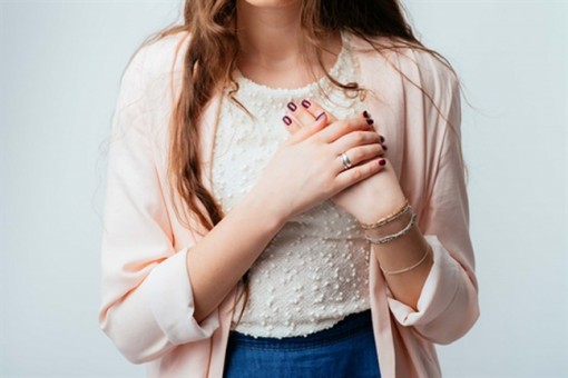 Vòng tay ta tự ôm lấy mình