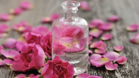 7 cách sử dụng nước hoa hồng để làm đẹp
