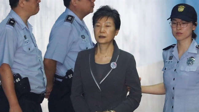 Cuu Tong thong Han Quoc Park Geun Hye bi ket an 24 nam tu