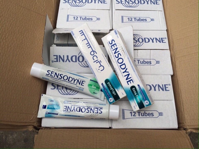 Phat hien hon 18.000 tuyp kem danh rang Sensodyne nghi bi lam gia