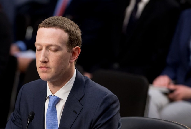 'Vu khi' giup ong chu Facebook Mark Zuckerberg tu tin khi ngoi 'ghe nong'