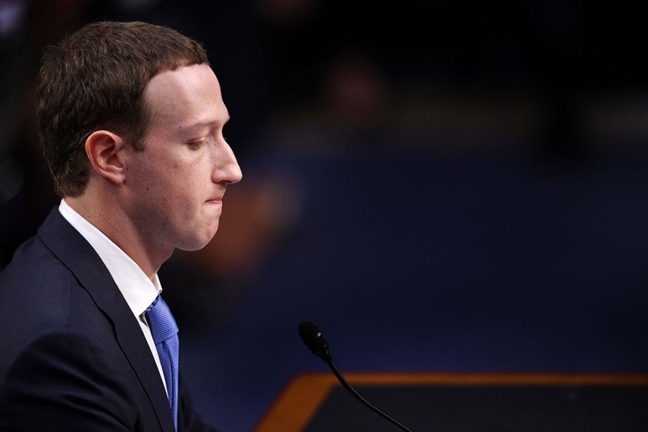 'Vu khi' giup ong chu Facebook Mark Zuckerberg tu tin khi ngoi 'ghe nong'