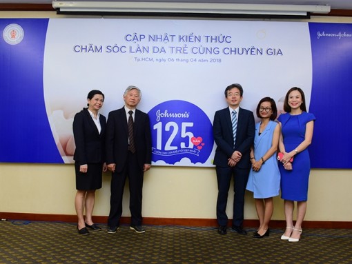 'Cùng con vượt mọi thử thách' cùng Johnson & Johnson, đồng hành tôn vinh các bà mẹ vượt khó