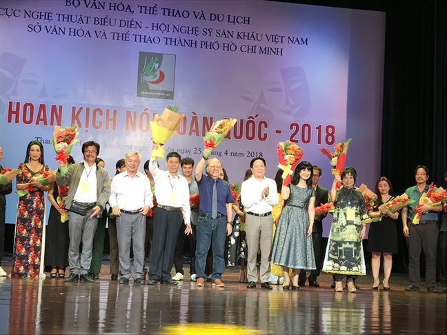 Khai mac Lien hoan San khau kich noi toan quoc: 'nin tho' cho doi