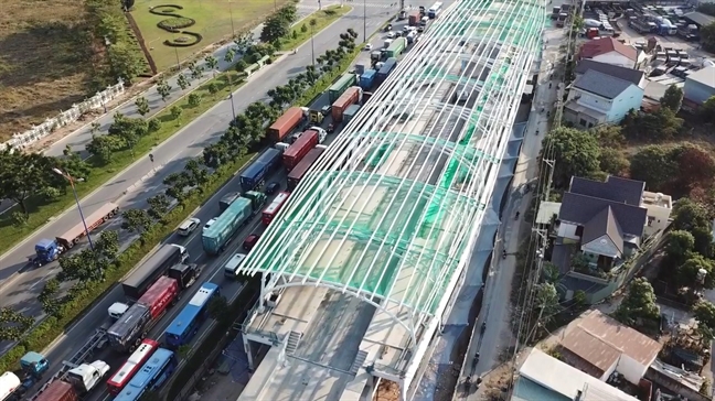 Tuyen metro dau tien cua Sai Gon lap mai vom 2 nha ga