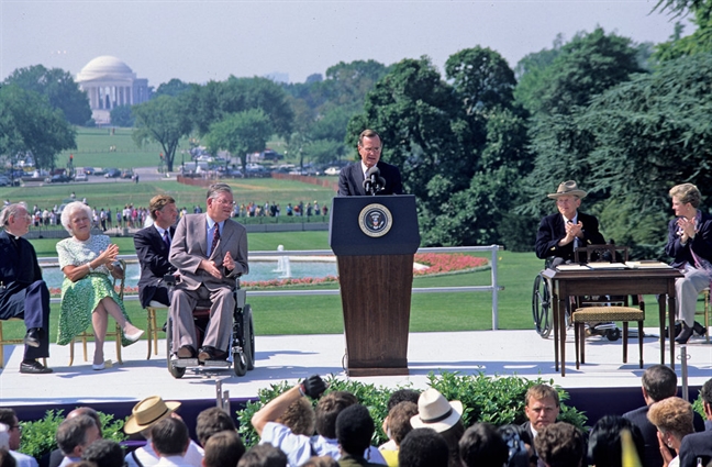 Barbara Bush: Nguoi viet nen chuyẹn tình dáng nguõng mọ nhát trong các dòi Tỏng thóng Mỹ