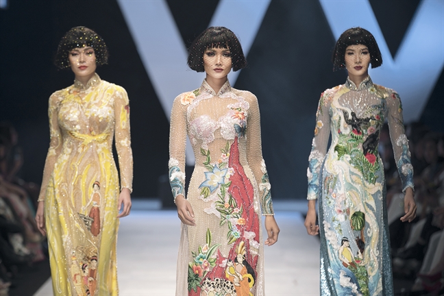 Ha Ho, Thanh Hang nam tay catwalk sau 5 nam