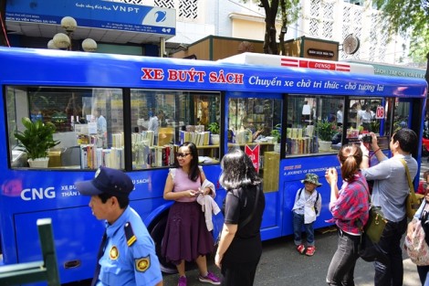 Khánh thành xe buýt sách đầu tiên tại TP.HCM