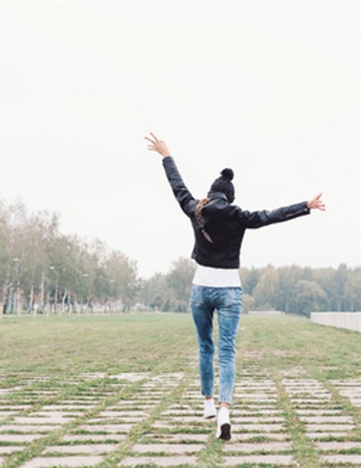 Một mình, nghĩa là cô đơn?