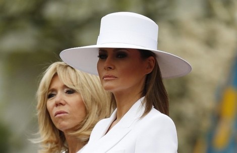Chiếc mũ trắng gây tranh cãi của Đệ nhất phu nhân Mỹ Melania Trump