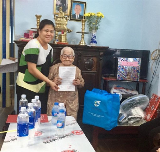 Hội LHPN TP.HCM trao tặng 3 mái ấm tình thương trị giá 210 triệu đồng