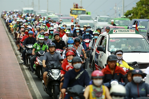 Nguoi Sai Gon thanh thoi di nghi le, Ha Noi un tac nghiem trong tren nhieu tuyen duong