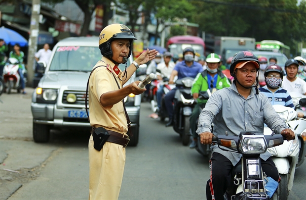 Nguoi Sai Gon thanh thoi di nghi le, Ha Noi un tac nghiem trong tren nhieu tuyen duong