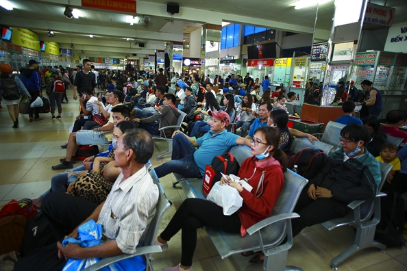 Nguoi Sai Gon thanh thoi di nghi le, Ha Noi un tac nghiem trong tren nhieu tuyen duong