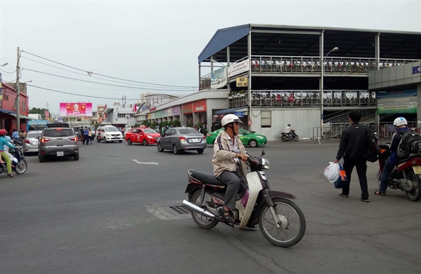 Nguoi Sai Gon thanh thoi di nghi le, Ha Noi un tac nghiem trong tren nhieu tuyen duong