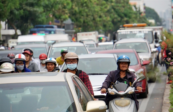 Nguoi Sai Gon thanh thoi di nghi le, Ha Noi un tac nghiem trong tren nhieu tuyen duong