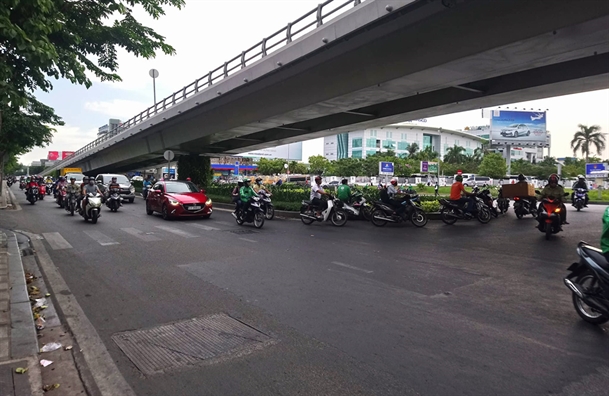 Nguoi Sai Gon thanh thoi di nghi le, Ha Noi un tac nghiem trong tren nhieu tuyen duong