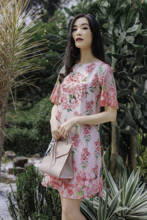 Hoa hậu Thùy Dung gợi ý cách phối váy hoa cho nàng du lịch hè