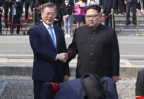 Bán đảo Triều Tiên dõi theo từng 'bước chân lịch sử'