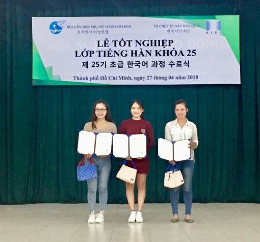 Hơn 100 phụ nữ di trú kết hôn tốt nghiệp lớp tiếng Hàn