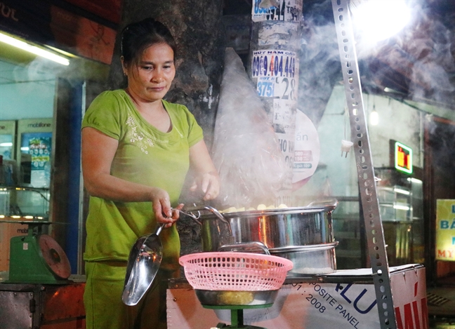 Giua long Sai Gon nghe tieng roc mia suot dem ngay