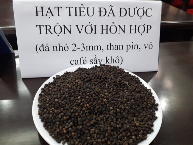 Bat giam 5 nguoi trong vu vo ca phe nhuom pin Con O de tron vao tieu