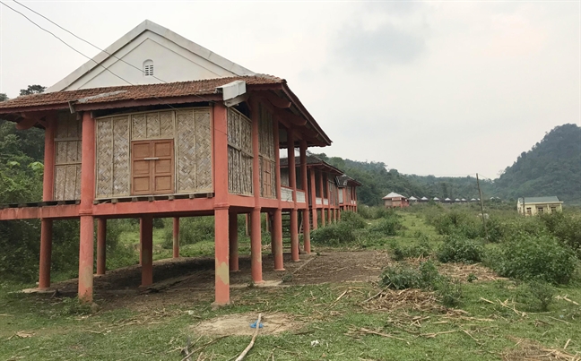 Nguoi Dan Lai van chua co nha vi khu tai dinh cu xay gan xong thi... bo hoang