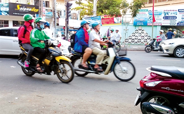 Xe om cong nghe dua tre den truong, lieu co dang tin?