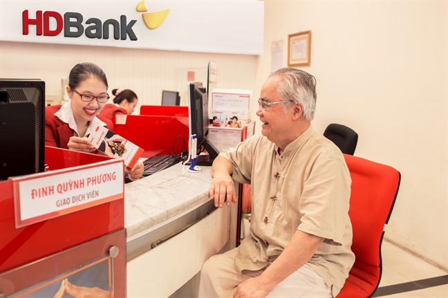 Giua nam, HDBank tung mua qua tang