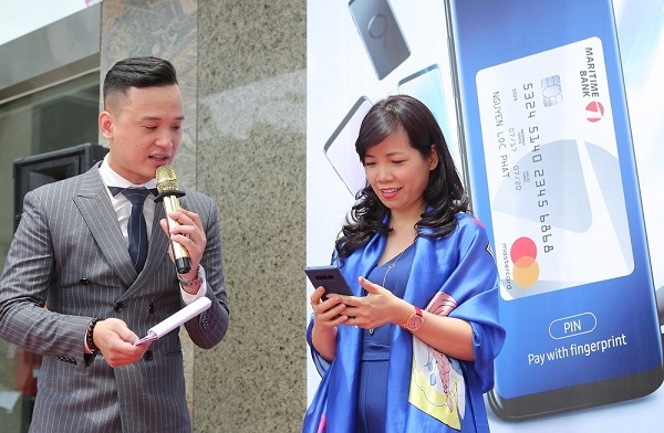 Cung Maritime Bank ‘cham’ dien thoai voi Samsung Pay de nhan hoan tien va so huu Samsung S9+