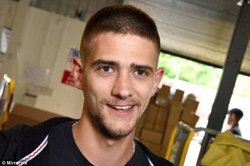 Ông bố 28 tuổi suýt chết vì thói quen cắn móng tay