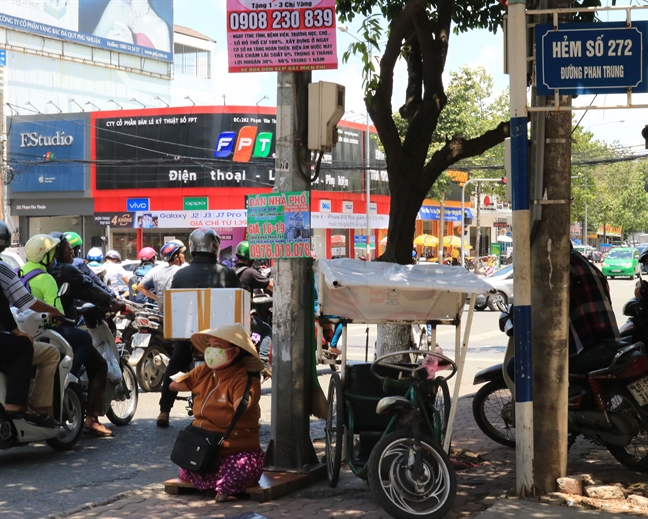 Nghi luc phi thuong cua nguoi phu nu ban ve so khong tay chan