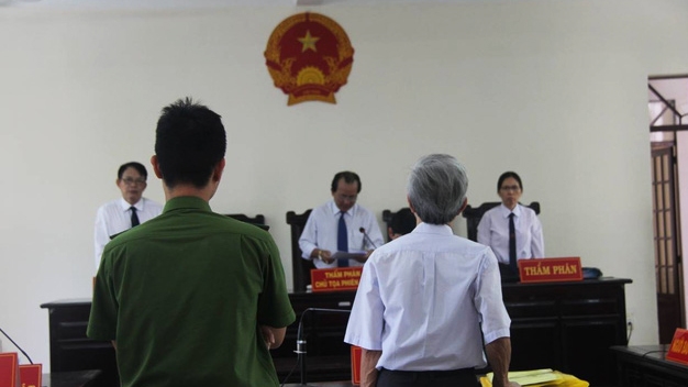 Nguyen Khac Thuy khang cao toi dam o hang loat tre em, doi kien nguoi to cao