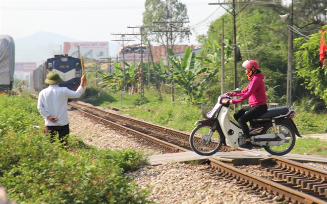 Lieu mang 'gion mat' tau hoa tren duong ngang dan sinh