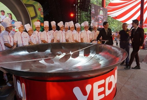 Xác lập kỷ lục chảo cơm chiên lớn nhất Việt Nam