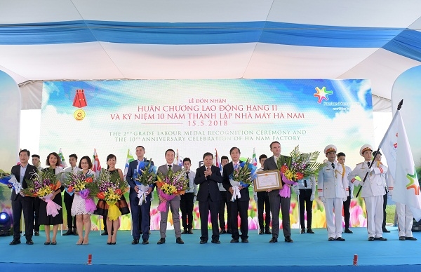 FrieslandCampina Ha Nam vinh du nhan Huan chuong Lao dong hang Nhi