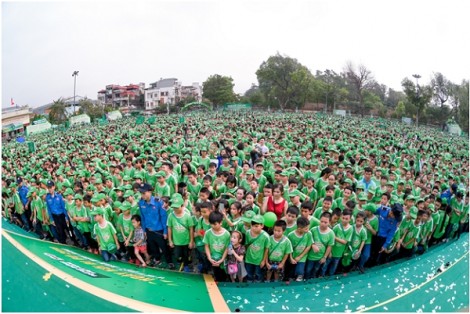Hồng Đăng cùng 2 con gái quyết tâm hoàn thành 'đường đua' vì thế hệ Việt Nam năng động