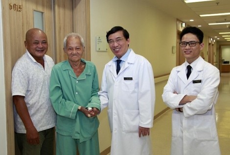 Thay van tim thành công, cụ ông 90 tuổi đi lại được sau 7 năm liệt giường