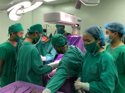 Trẻ 16 ngày tuổi ho nhiều, bất ngờ phát hiện khối u đè lệch tim, phổi