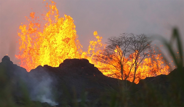 Hawaii: Song dung nham cuong no tim duong ra bien