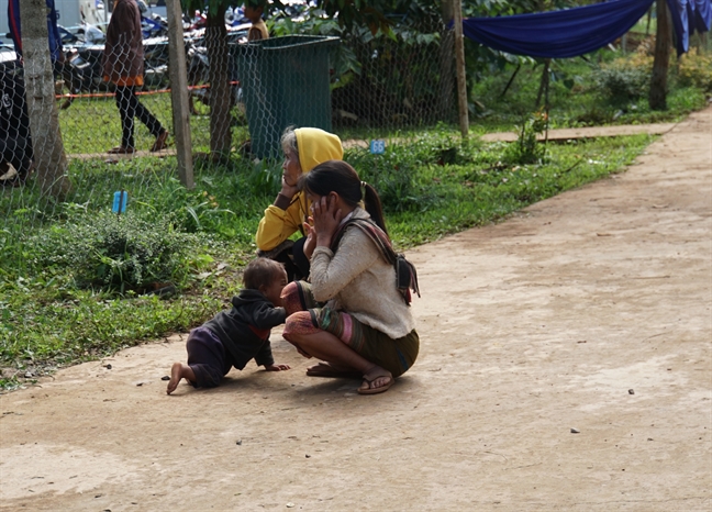 Nhung dua tre Lao duoc sinh ra vi… ‘em muon ngung nhung khong biet cach’