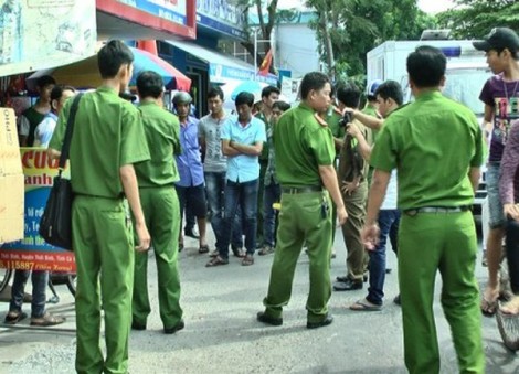 Dùng búa chém chết bà nội vì bị đánh thức khi đang ngủ