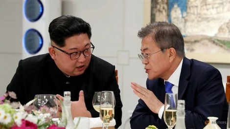 Ông Kim Jong Un bất ngờ gặp Tổng thống Hàn Quốc ở làng đình chiến